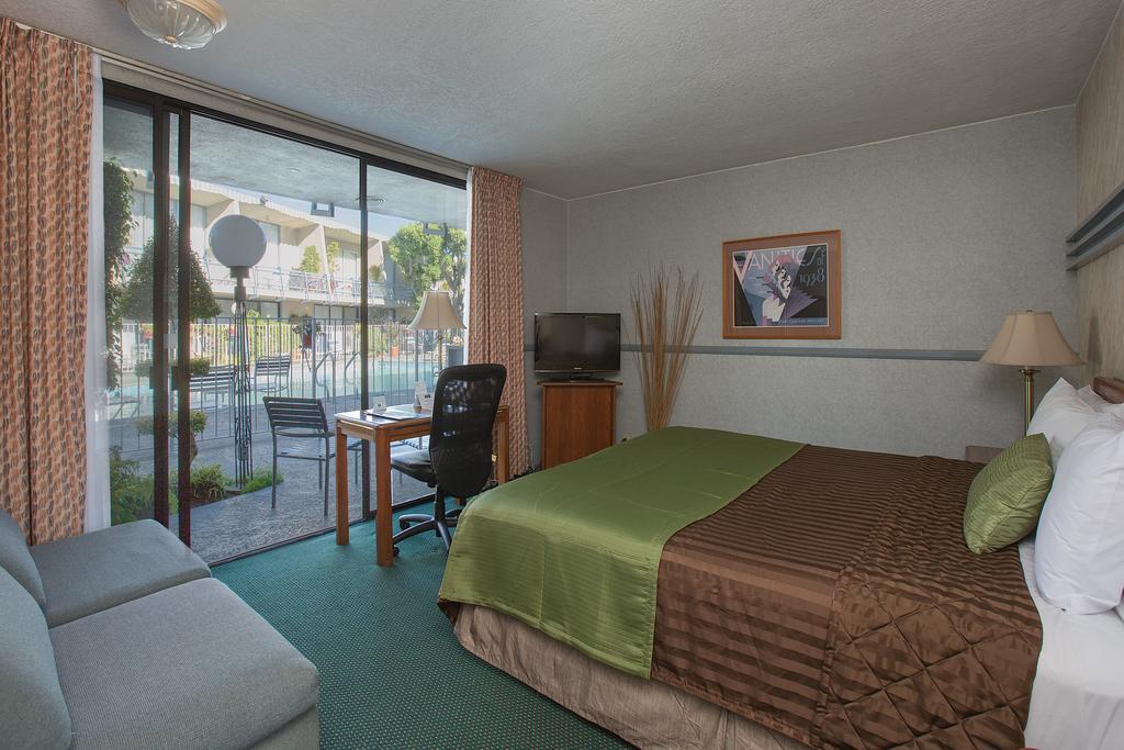 Travelodge Hotel At Lax Лос-Анджелес Номер фото