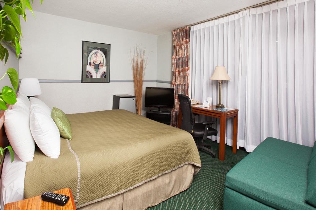 Travelodge Hotel At Lax Лос-Анджелес Номер фото
