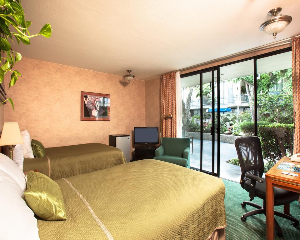 Travelodge Hotel At Lax Лос-Анджелес Номер фото