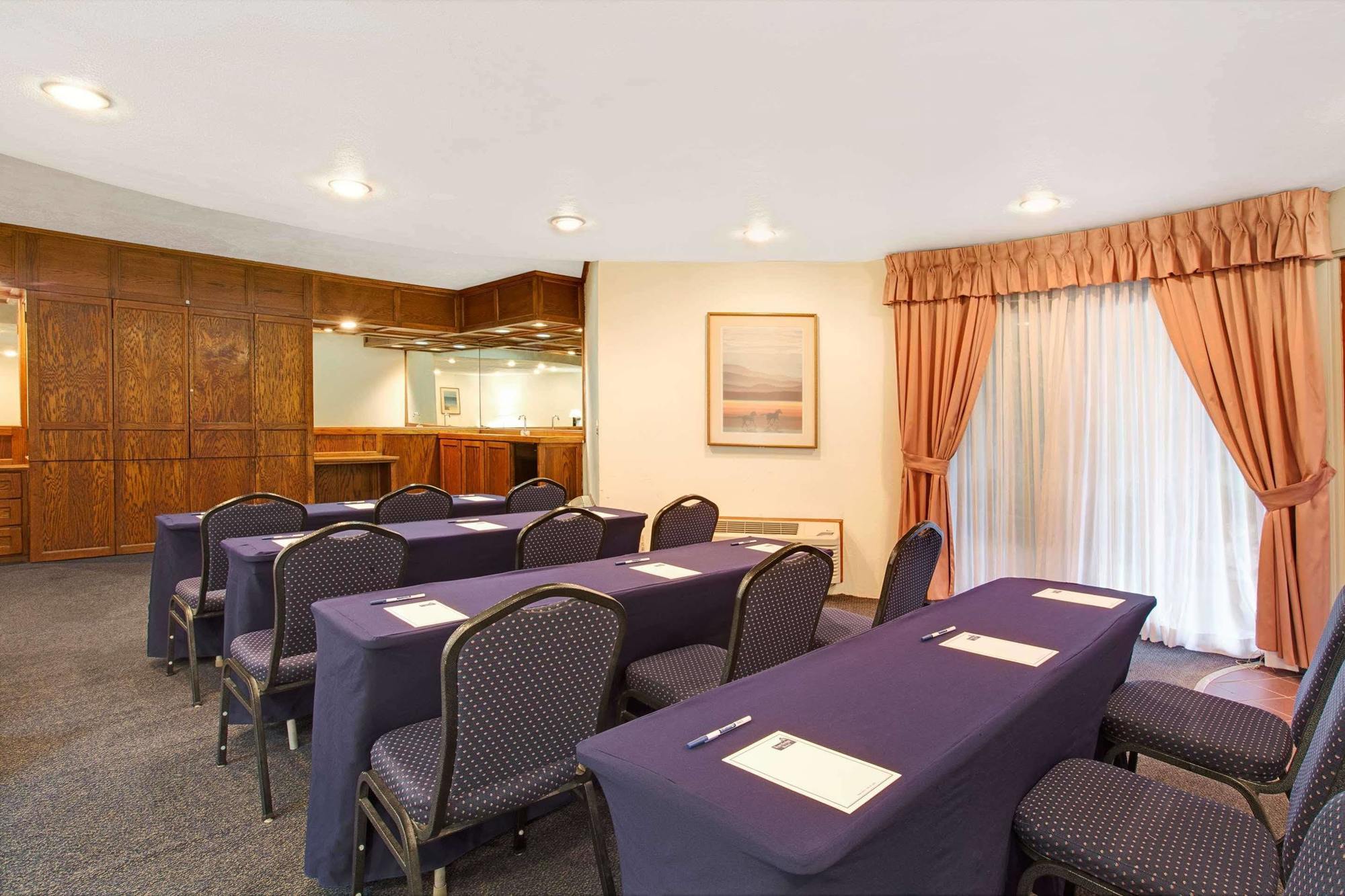 Travelodge Hotel At Lax Лос-Анджелес Экстерьер фото