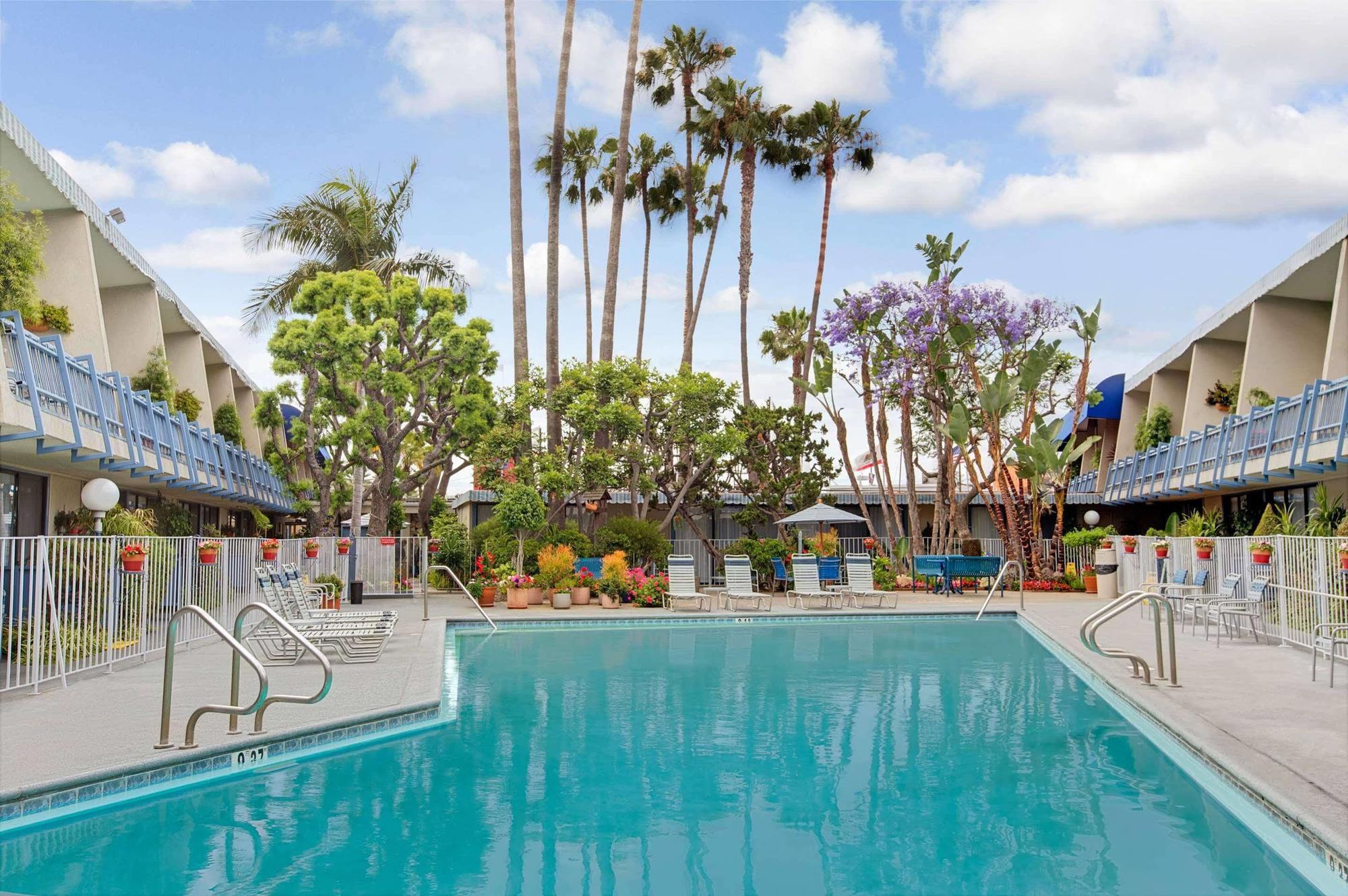 Travelodge Hotel At Lax Лос-Анджелес Экстерьер фото
