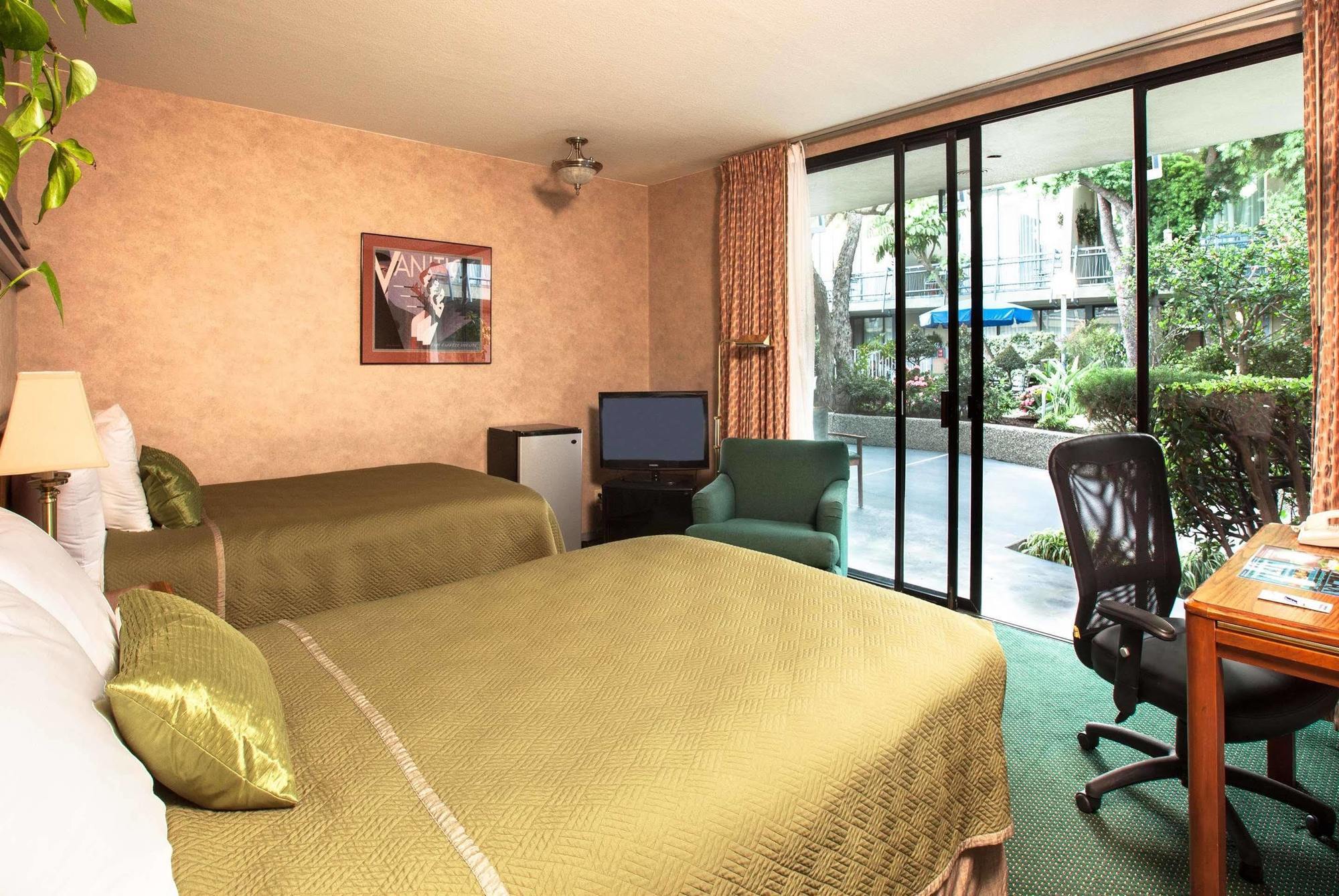 Travelodge Hotel At Lax Лос-Анджелес Экстерьер фото