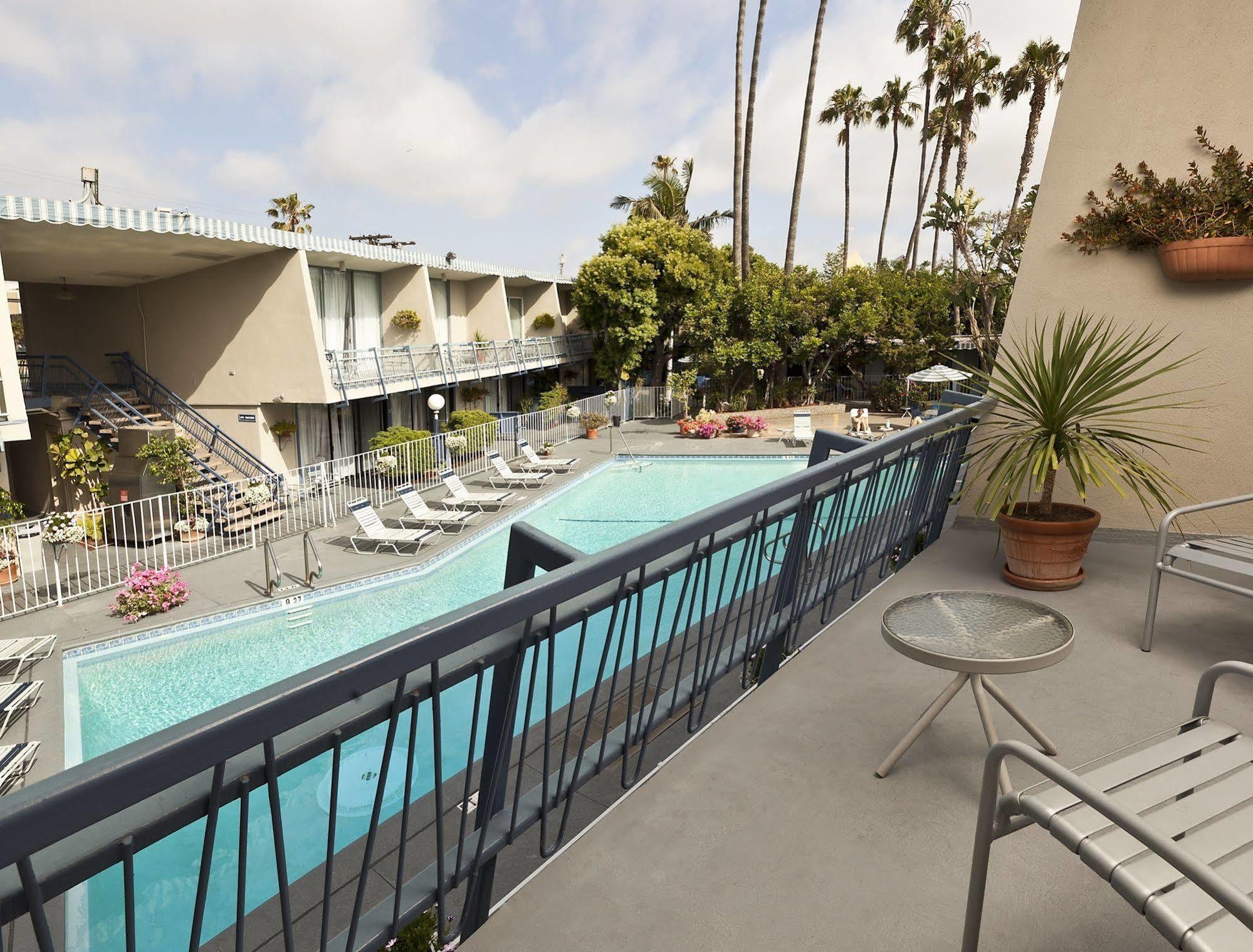 Travelodge Hotel At Lax Лос-Анджелес Экстерьер фото