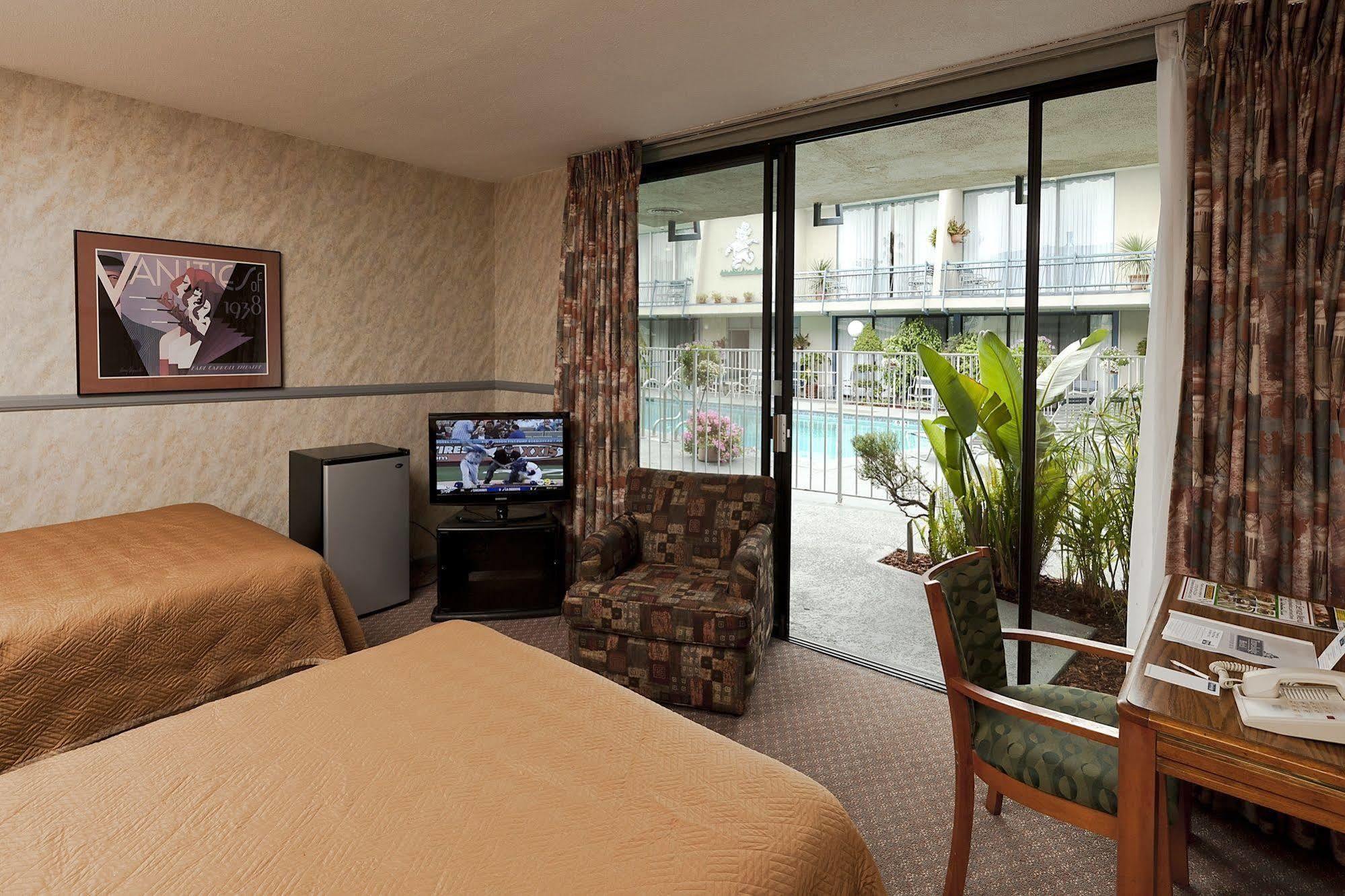 Travelodge Hotel At Lax Лос-Анджелес Экстерьер фото