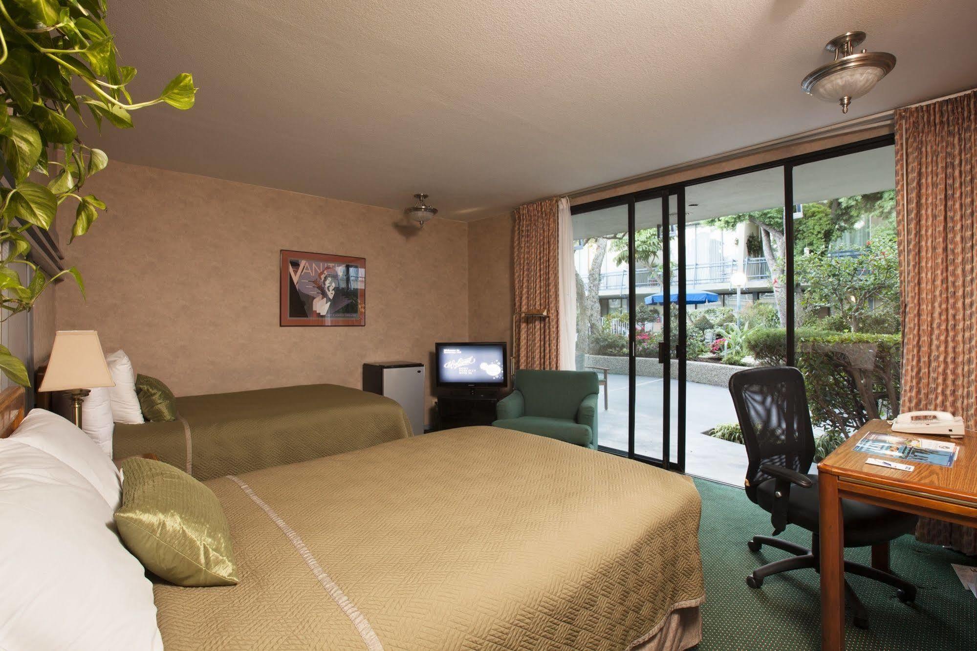 Travelodge Hotel At Lax Лос-Анджелес Экстерьер фото